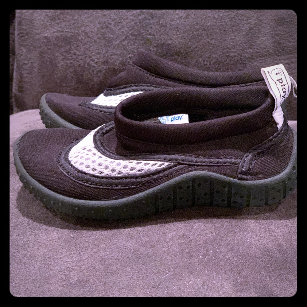 NWOT Boys water shoes 💦